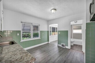 4302 W 30th St in Cleveland, OH - Foto de edificio - Building Photo