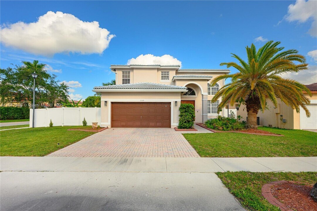 5309 SW 133rd Ave in Miramar, FL - Building Photo