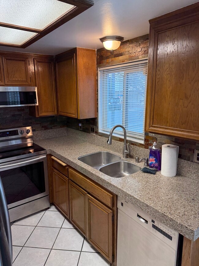 200 Elm Ave, Unit #7 in Long Beach, CA - Building Photo - Building Photo