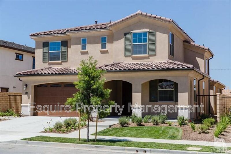 527 Elm Cottage Ct in Santa Rosa Valley, CA - Foto de edificio
