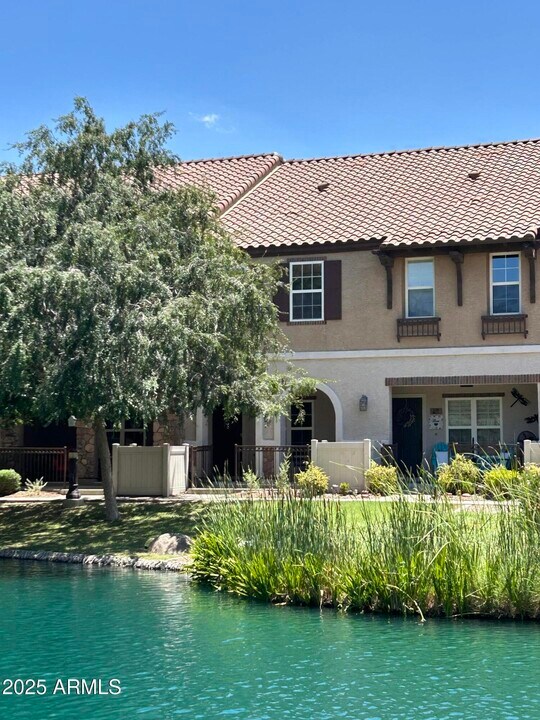 2670 S Voyager Dr in Gilbert, AZ - Building Photo