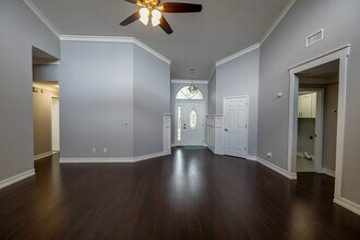 8933 Bayaud Dr in Tampa, FL - Building Photo - Building Photo
