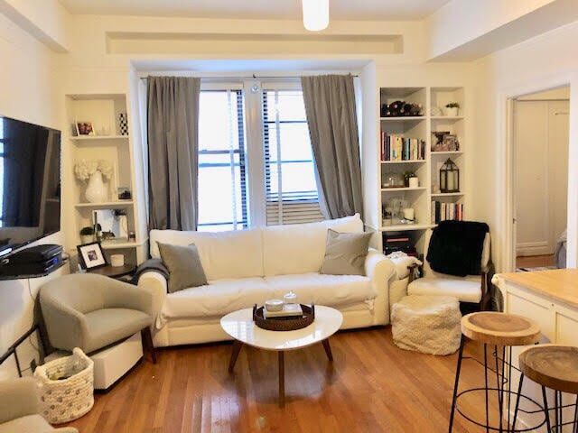 property at 157 E 72nd St