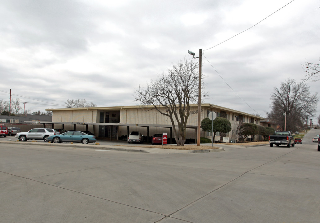 3333 E 38th St in Tulsa, OK - Building Photo