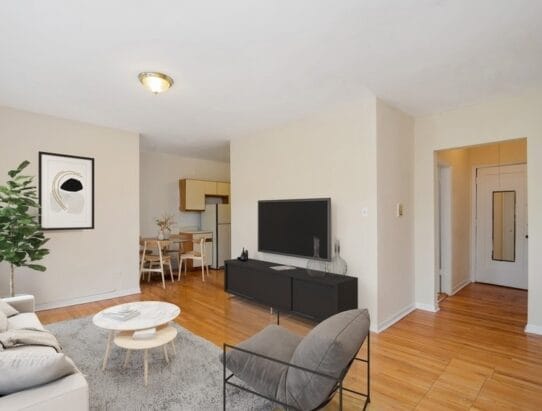 662 W Cornelia Ave, Unit 16