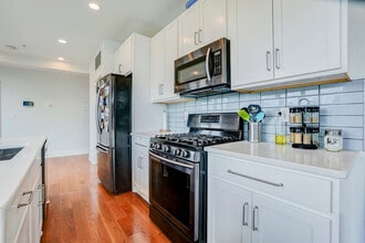 800 21st St NE, Unit 4 in Washington, DC - Building Photo - Building Photo