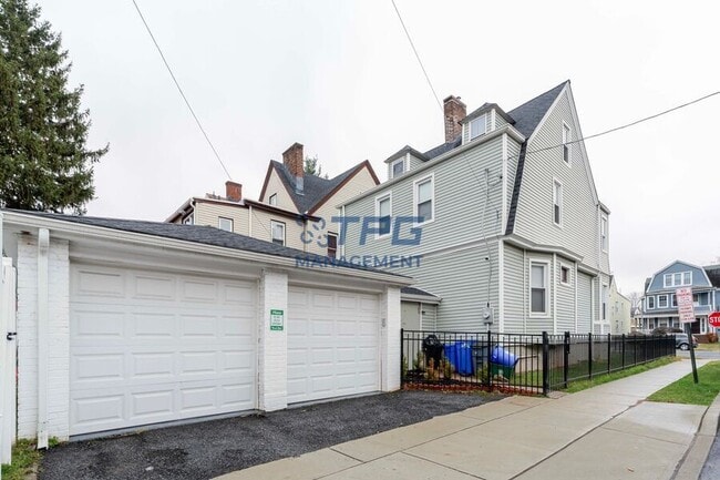 211 Park Ave in Orange, NJ - Building Photo - Building Photo