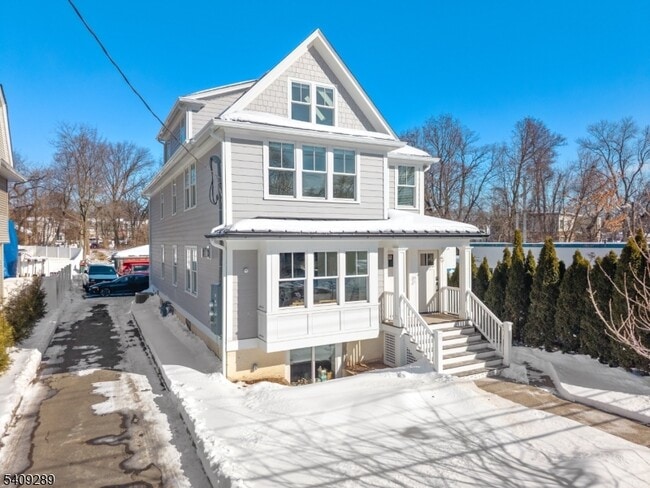 96 Watchung Ave in Montclair, NJ - Foto de edificio - Building Photo