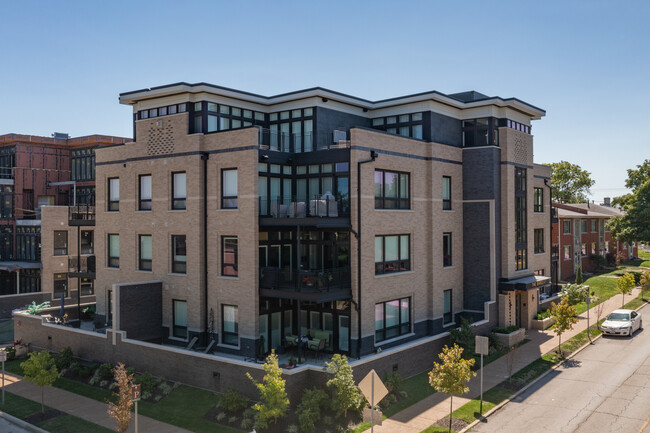 The Barcaly in Kirkwood, MO - Foto de edificio - Building Photo