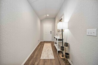 10527 Meadow Saffron Dr in Houston, TX - Building Photo - Building Photo