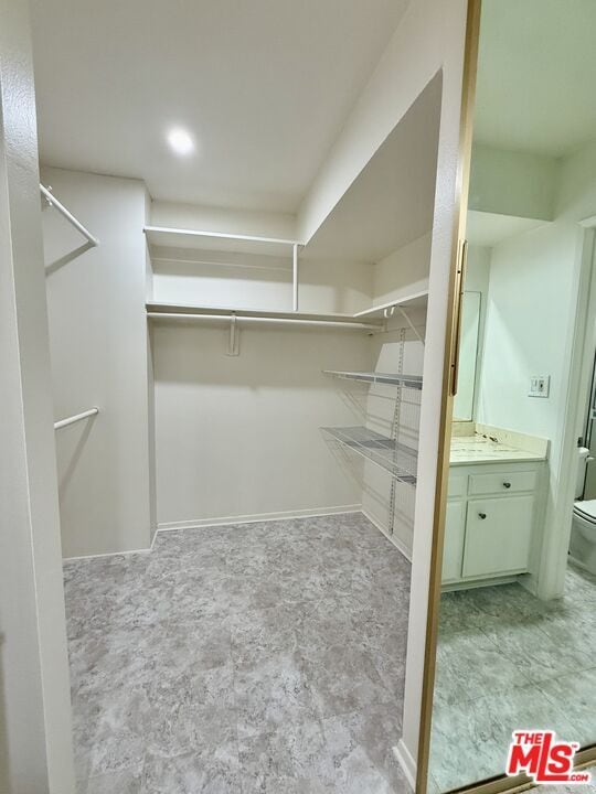 5320 Zelzah Ave in Los Angeles, CA - Building Photo - Building Photo