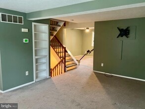7941 Henslowe Ct in Pasadena, MD - Building Photo - Building Photo