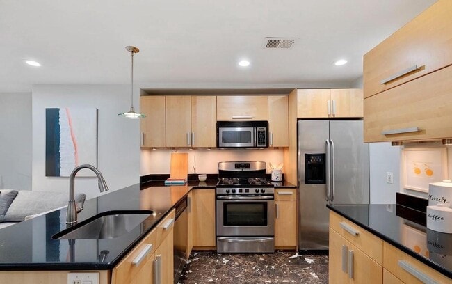 1826 N Capitol St NW, Unit #1 in Washington, DC - Foto de edificio - Building Photo