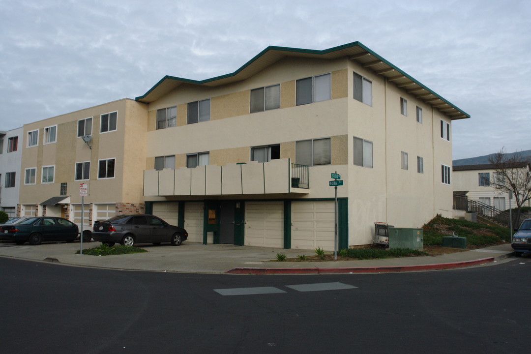 974 Nora Way in South San Francisco, CA - Building Photo