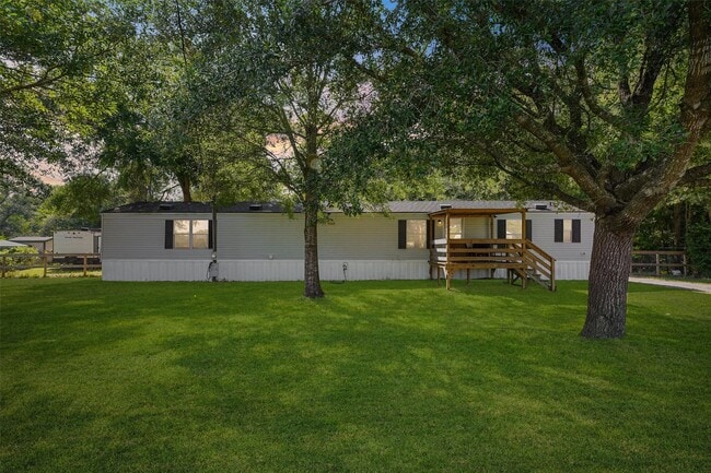 106 County Road 3755 in Cleveland, TX - Building Photo - Building Photo