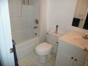 2144 SW 41 Ln in Gainesville, FL - Building Photo - Building Photo
