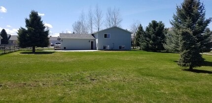 341 Valley Grove Dr in Bozeman, MT - Foto de edificio - Building Photo