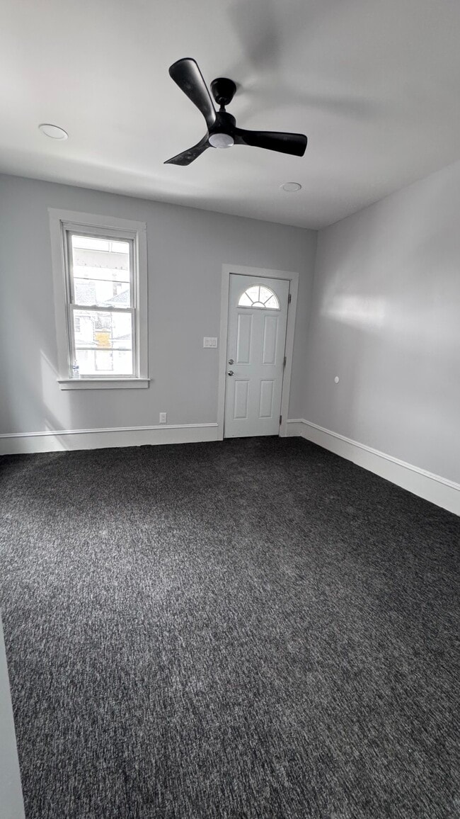 8 W Abbott St in Lansford, PA - Foto de edificio - Building Photo