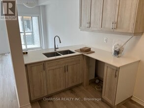 461 Blackburn Dr in Brantford, ON - Building Photo - Building Photo