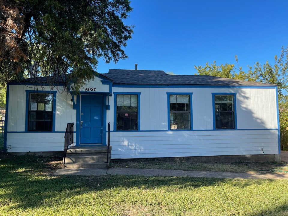 5020 Langley Rd in River Oaks, TX - Building Photo