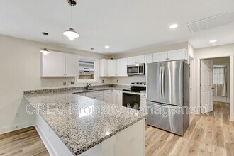 6961 Raymond Ave in North Charleston, SC - Building Photo - Building Photo