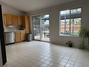 1019 Shenencock Way in Roseville, CA - Building Photo - Building Photo