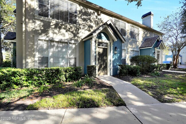 13700 Richmond Park Dr N in Jacksonville, FL - Building Photo - Building Photo