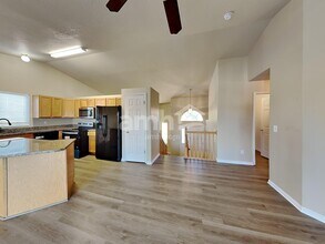 2848 W 2125 S in Syracuse, UT - Foto de edificio - Building Photo