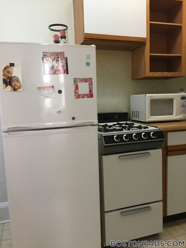 53 Fellsway W, Unit 4 in Medford, MA - Foto de edificio - Building Photo