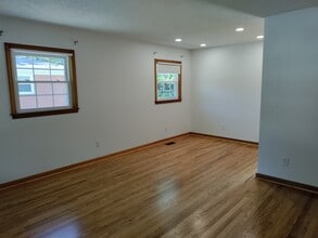 7914 Greenway Dr in Louisville, KY - Building Photo - Building Photo