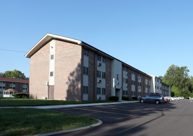 Mt Zion Suburban Apartments in Indianapolis, IN - Foto de edificio - Building Photo