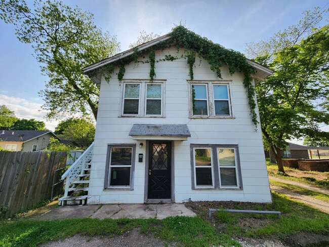property at 315 S Stonewall Ave