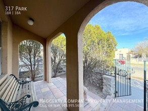 900 E Baltimore Dr in El Paso, TX - Foto de edificio - Building Photo