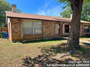 8024 Echo Wind St in San Antonio, TX - Building Photo - Building Photo