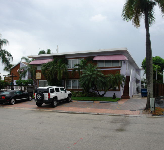 111 Isle Of Venice Dr in Fort Lauderdale, FL - Building Photo - Building Photo