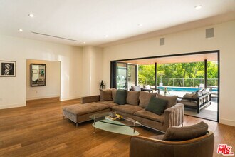 11460 Laurelcrest Rd in Los Angeles, CA - Building Photo - Building Photo