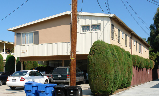 10735 Francis Pl in Los Angeles, CA - Building Photo - Building Photo