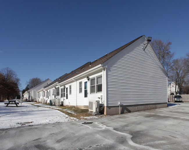 Broder Place in Suffield, CT - Building Photo - Building Photo