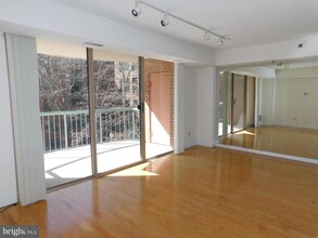 4808 Moorland Ln in Bethesda, MD - Building Photo - Building Photo