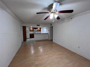 9907 Westwood Dr, Unit 16 in Tamarac, FL - Building Photo - Building Photo