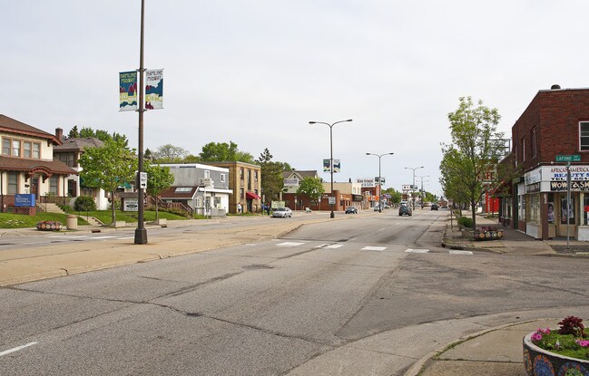 647 Snelling Ave N in St. Paul, MN - Building Photo - Building Photo