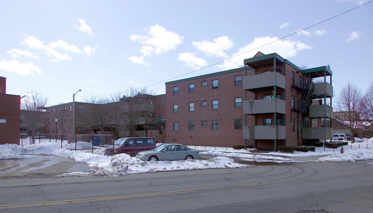 7-9 N Summer St in Holyoke, MA - Building Photo