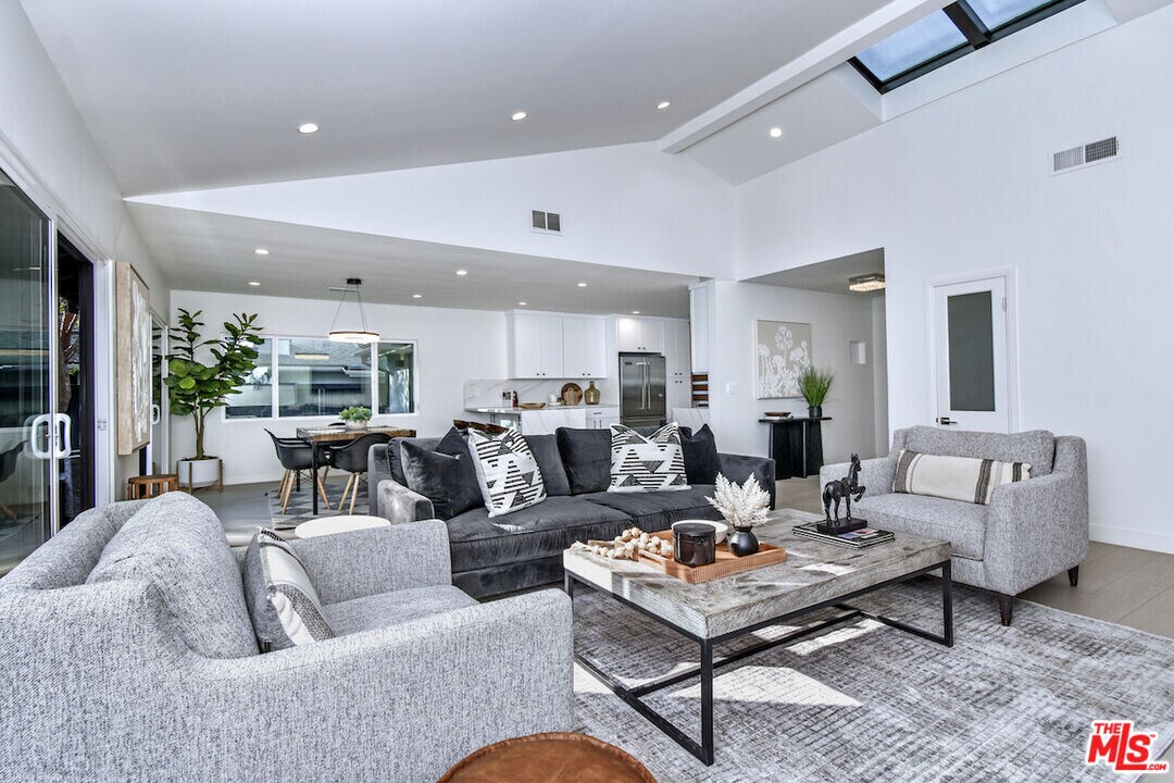 4512 Libbit Ave in Los Angeles, CA - Building Photo