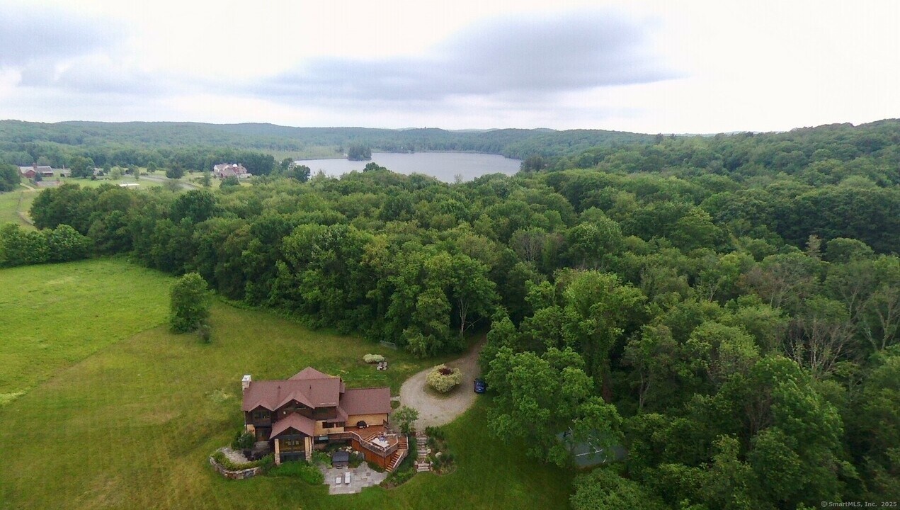56 Richards Rd in Kent, CT - Building Photo