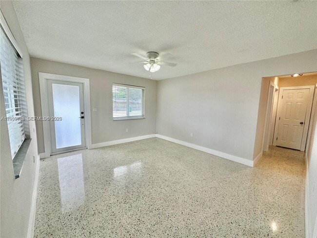10303 NW 35th Pl in Miami, FL - Building Photo - Building Photo