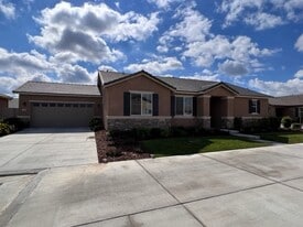 3205 N Noyes Ct in Visalia, CA - Building Photo