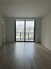 45 SW 9th St, Unit 3010 in Miami, FL - Building Photo - Building Photo