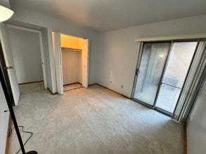 6139 Knoll Wood Rd in Willowbrook, IL - Building Photo - Building Photo