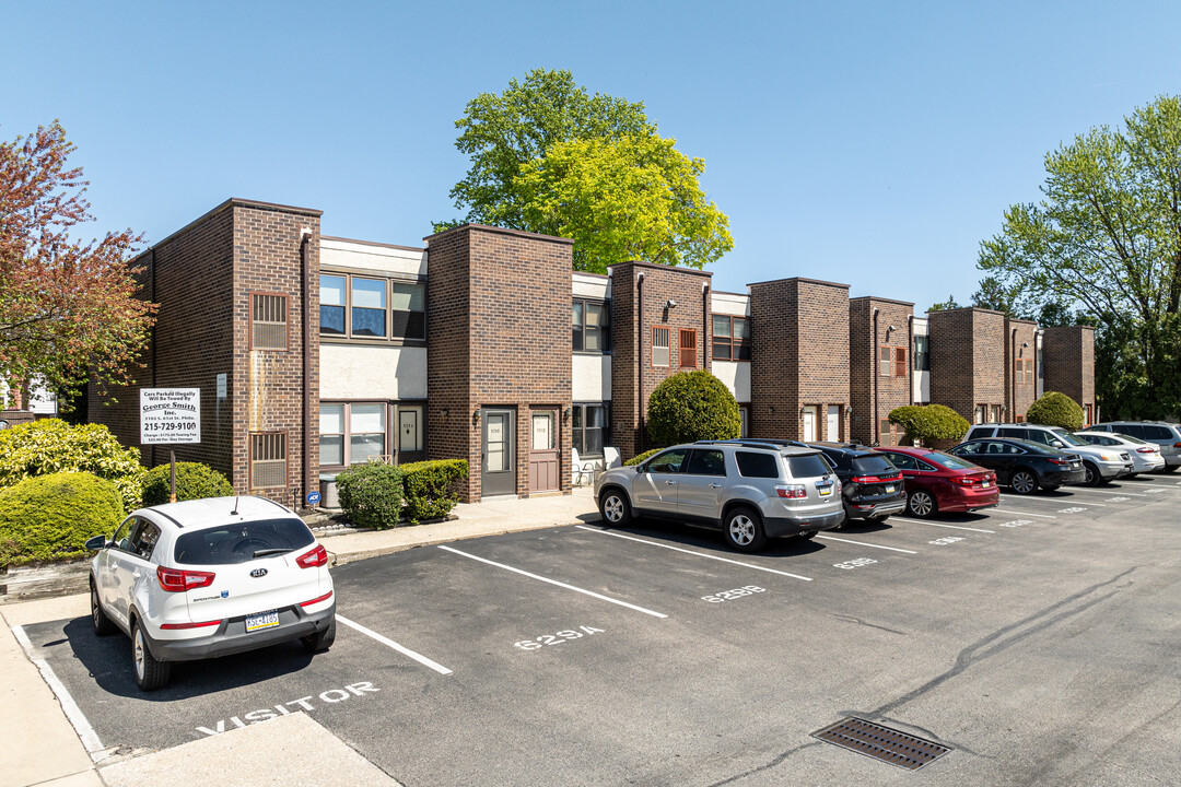 611-615 Roxborough Ave in Philadelphia, PA - Foto de edificio