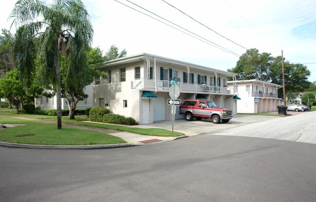 1201 17th Ave N in St. Petersburg, FL - Foto de edificio - Building Photo